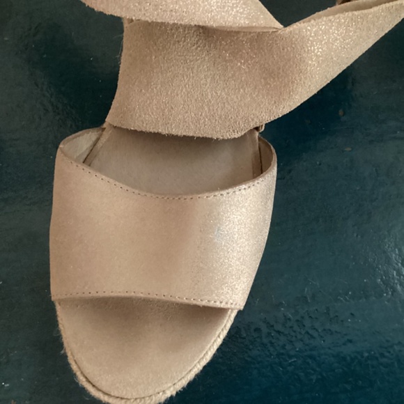 Shoes - Picture 8 of 16